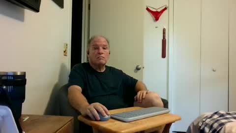 mackdocc001 online show from June 20, 2026, 12:52 pm
