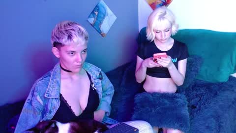 Snapshot of mackenziemoon chatting on December 24, 2024, 8:11 am Noah Askew online show from December 24, 2024, 8:11 am