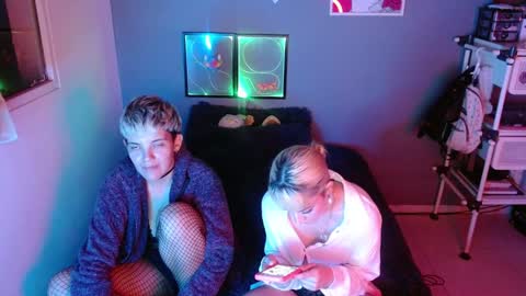 Snapshot of mackenziemoon chatting on January 31, 2025, 6:35 am Noah Askew online show from January 31, 2025, 6:35 am