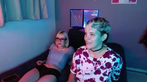 Snapshot of mackenziemoon chatting on February 2, 2025, 4:15 am Noah Askew online show from February 2, 2025, 4:15 am