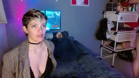 Snapshot of mackenziemoon chatting on March 2, 2025, 7:21 am Noah Askew online show from March 2, 2025, 7:21 am