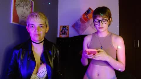 Snapshot of mackenziemoon chatting on September 20, 2025, 11:17 pm Noah Askew online show from September 20, 2025, 11:17 pm