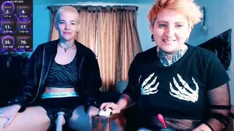 Snapshot of mackenziemoon chatting on November 24, 2025, 12:05 pm Noah Askew online show from November 24, 2025, 12:05 pm