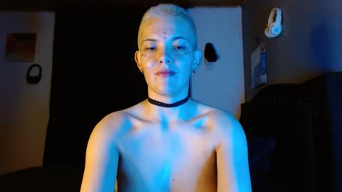 Snapshot of mackenziemoon chatting on November 26, 2025, 8:37 am Noah Askew online show from November 26, 2025, 8:37 am