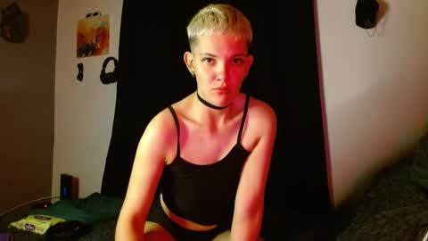 Snapshot of mackenziemoon chatting on January 13, 2026, 6:40 am Noah Askew online show from January 13, 2026, 6:40 am