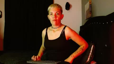 Snapshot of mackenziemoon chatting on January 16, 2026, 7:01 am Noah Askew online show from January 16, 2026, 7:01 am