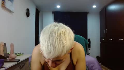 Snapshot of mackenziemoon chatting on February 23, 2026, 10:40 pm Noah Askew online show from February 23, 2026, 10:40 pm