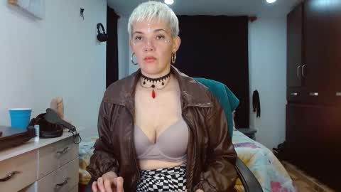 Snapshot of mackenziemoon chatting on March 2, 2026, 5:08 am Noah Askew online show from March 2, 2026, 5:08 am