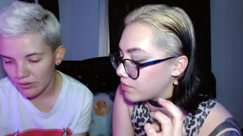 Snapshot of mackenziemoon chatting on March 7, 2026, 10:29 pm Noah Askew online show from March 7, 2026, 10:29 pm