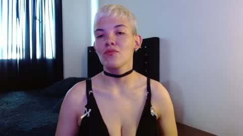 Snapshot of mackenziemoon chatting on April 11, 2026, 7:18 pm Noah Askew online show from April 11, 2026, 7:18 pm