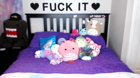 Mackenzie Wolfe online show from October 13, 2025, 2:55 am