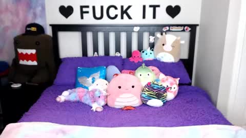 Mackenzie Wolfe online show from October 18, 2025, 3:53 am