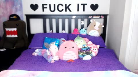 Mackenzie Wolfe online show from October 27, 2025, 3:21 am