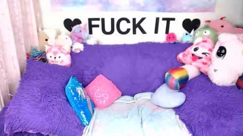 Mackenzie Wolfe online show from February 10, 2026, 3:32 am