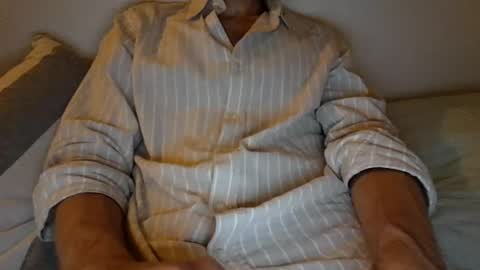 macronaron online show from July 25, 2026, 10:29 pm