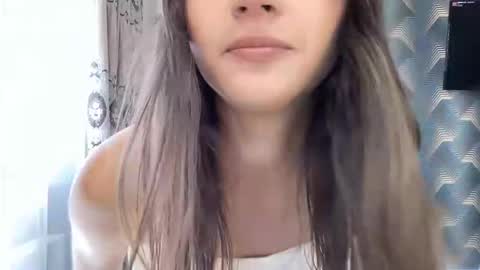 Snapshot of madalenesnedeger chatting on September 14, 2025, 11:31 am Alexa online show from September 14, 2025, 11:31 am