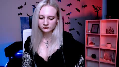 Snapshot of madam_ulis chatting on January 6, 2025, 10:46 am Ulis online show from January 6, 2025, 10:46 am