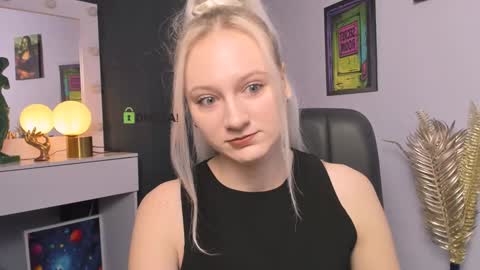 Snapshot of madam_ulis chatting on February 5, 2025, 10:30 am Ulis online show from February 5, 2025, 10:30 am