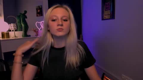 Snapshot of madam_ulis chatting on February 12, 2025, 6:09 pm Ulis online show from February 12, 2025, 6:09 pm