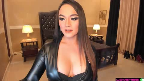 Snapshot of madammistressdominatrixxx chatting on November 17, 2025, 10:26 pm Alison Kloss online show from November 17, 2025, 10:26 pm
