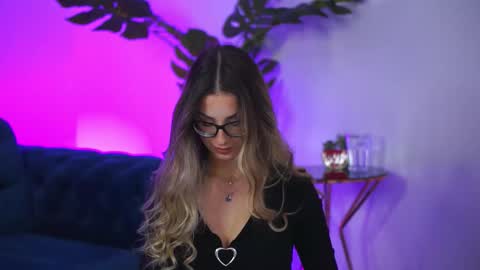 Maddie online show from November 18, 2025, 10:09 am