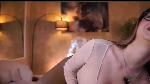 Maddie online show from December 14, 2025, 9:58 am