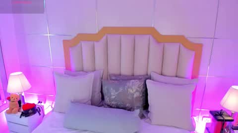 Snapshot of maddieparker chatting on February 13, 2026, 7:32 pm online show from February 13, 2026, 7:32 pm