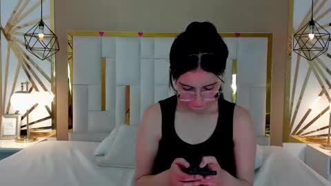 Snapshot of maddy_jacksonw chatting on October 18, 2025, 11:49 pm Maddy online show from October 18, 2025, 11:49 pm