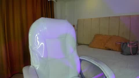 Snapshot of maddy_rouse_01 chatting on October 28, 2025, 2:59 am Maddy online show from October 28, 2025, 2:59 am