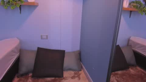 Maddy  online show from November 11, 2025, 11:54 am