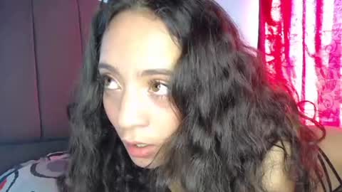 Snapshot of madelainee_buk chatting on February 19, 2025, 7:59 pm Buk online show from February 19, 2025, 7:59 pm