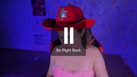 Madeline online show from November 14, 2025, 8:35 am