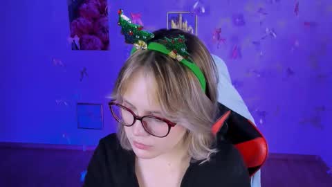 Madeline online show from November 30, 2025, 1:48 pm