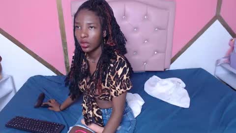 Snapshot of madeline_woods chatting on December 13, 2024, 1:59 am Madeline online show from December 13, 2024, 1:59 am