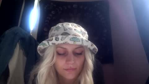 Snapshot of madelinevalentine chatting on September 8, 2025, 9:47 pm madeline online show from September 8, 2025, 9:47 pm