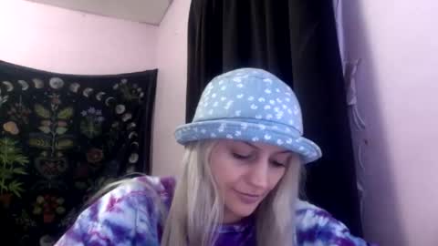 Snapshot of madelinevalentine chatting on October 28, 2025, 12:47 am madeline online show from October 28, 2025, 12:47 am
