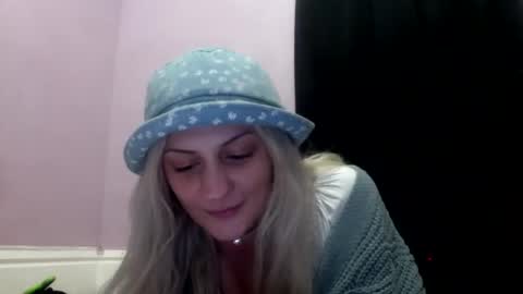 Snapshot of madelinevalentine chatting on November 3, 2025, 9:21 am madeline online show from November 3, 2025, 9:21 am