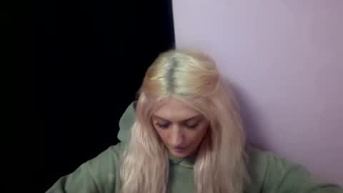 madeline online show from November 30, 2025, 9:19 pm