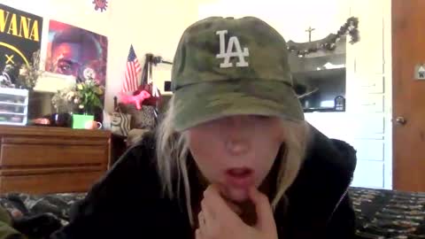 yourfavblonde online show from October 8, 2025, 7:11 pm