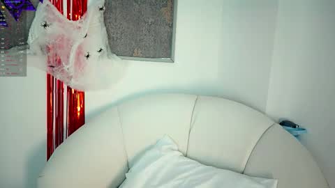 Madison Smith online show from October 20, 2025, 12:27 pm