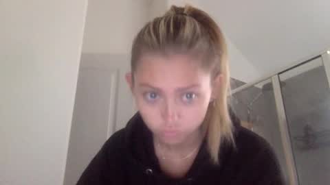 Snapshot of madirose69 chatting on September 24, 2025, 2:53 pm mari rose online show from September 24, 2025, 2:53 pm