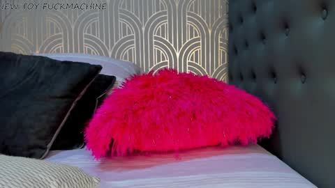 Snapshot of madison_milan chatting on December 10, 2024, 4:02 am online show from December 10, 2024, 4:02 am