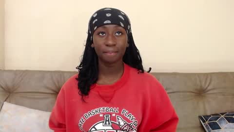 Snapshot of madison_mooney chatting on December 13, 2024, 12:28 pm Madison online show from December 13, 2024, 12:28 pm