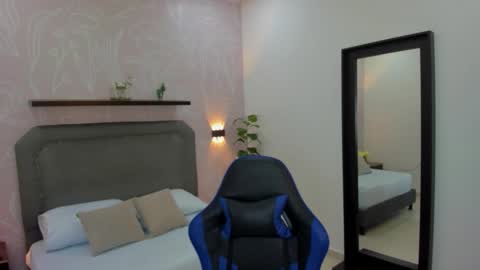 Snapshot of madison_saenzz chatting on May 4, 2026, 7:43 pm M A D I S O N online show from May 4, 2026, 7:43 pm