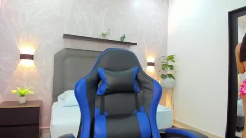 Snapshot of madison_saenzz chatting on May 5, 2026, 7:11 pm M A D I S O N online show from May 5, 2026, 7:11 pm