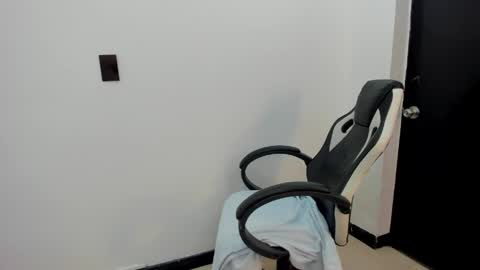 Snapshot of madison_saenzz chatting on May 15, 2026, 1:07 pm M A D I S O N online show from May 15, 2026, 1:07 pm
