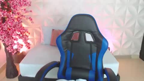 Snapshot of madison_saenzz chatting on June 2, 2026, 1:13 pm M A D I S O N online show from June 2, 2026, 1:13 pm