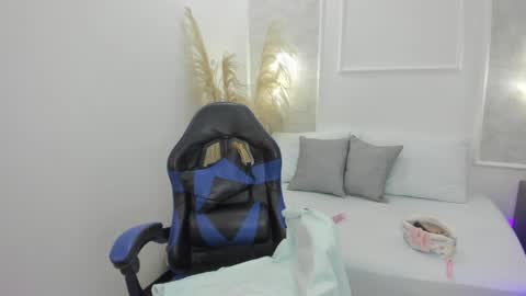 Snapshot of madison_saenzz chatting on June 3, 2026, 1:25 pm M A D I S O N online show from June 3, 2026, 1:25 pm