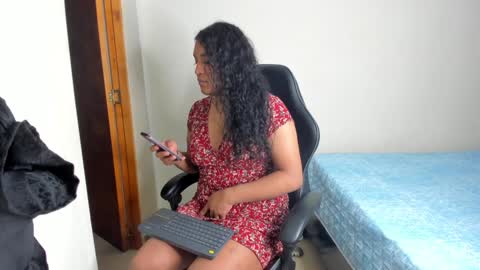 Snapshot of madisonbrunette_lxs chatting on January 28, 2025, 3:57 am madison online show from January 28, 2025, 3:57 am