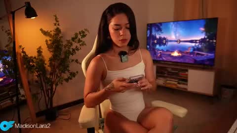 madisonlara online show from November 16, 2025, 4:01 pm